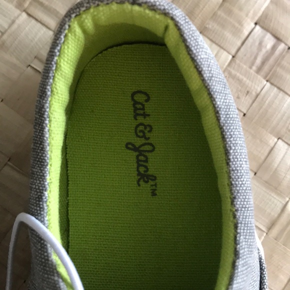 Cat & Jack Size 5 slip on - Picture 2 of 4